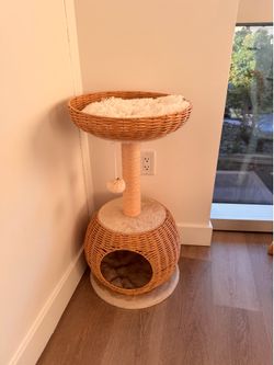 Cat tree with basket