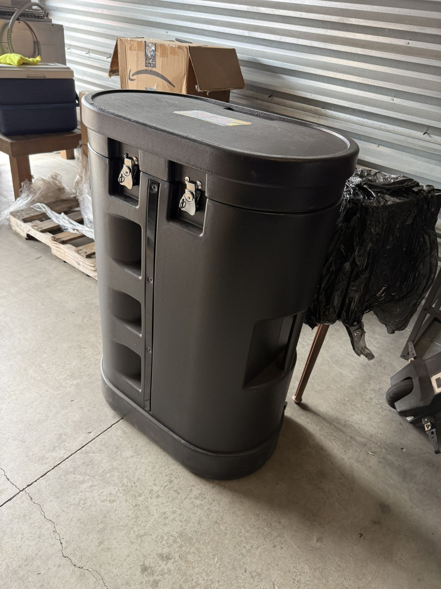 Oval Trade Show Case with Twist Latches & Wheels