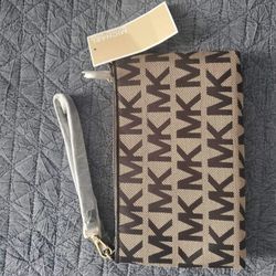 Michael Kors Wristlet 