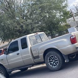 Ranger 2002 4x4 no tiene motor completa o por partes