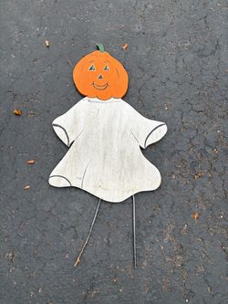 Wooden Halloween lawn decoration