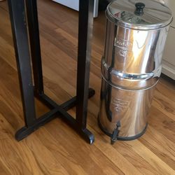 Water Filter & Stand 