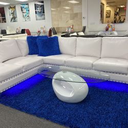 ⭐️Beautiful Modern Living Room Sectional Now 50% Off Now Priced At $999 SALE ENDS MONDAY⭐️