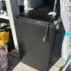 Hisense Mini Fridge