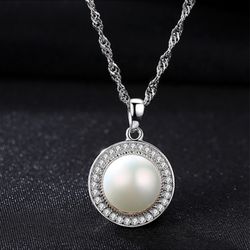 Classic Pearl Necklace