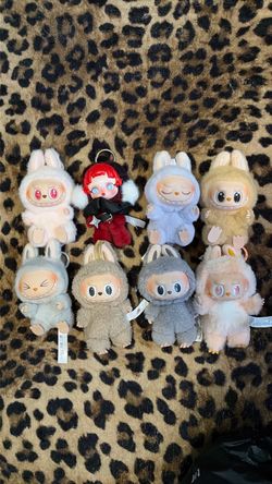 Labubu and skull panda figures