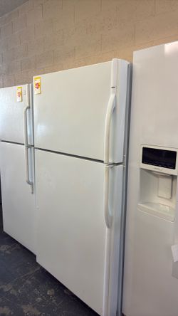 Nice like new Kenmore refrigerator