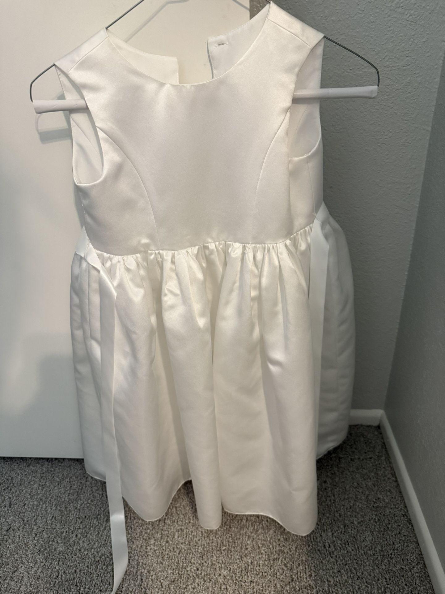 David's Bridal White Satin Flower Girl Dress Size 6