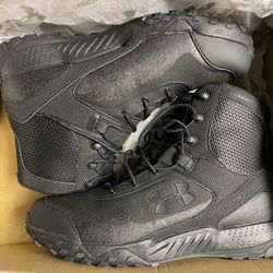 Black under armor tactical boots￼