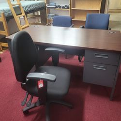Complete Executive Desk With Chairs