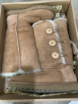 Ugg Button Bailey Boot Size 7 Chestnut Color