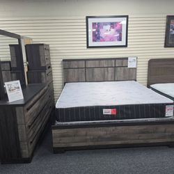 Dark Wood bed frame with dress and mirror 🚚WE DELIVER🚚