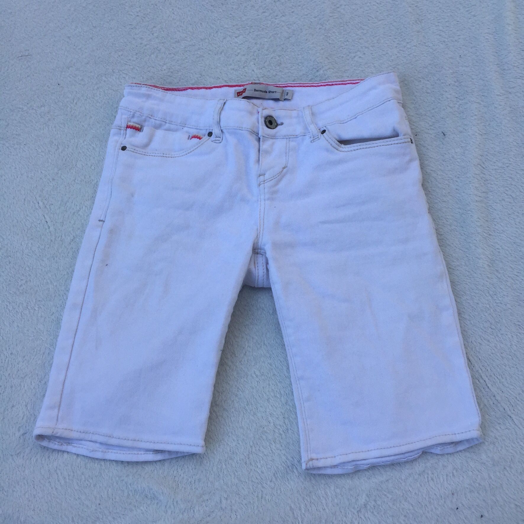 Levi White Bermuda Shorts