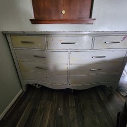 Dresser & Nightstand 