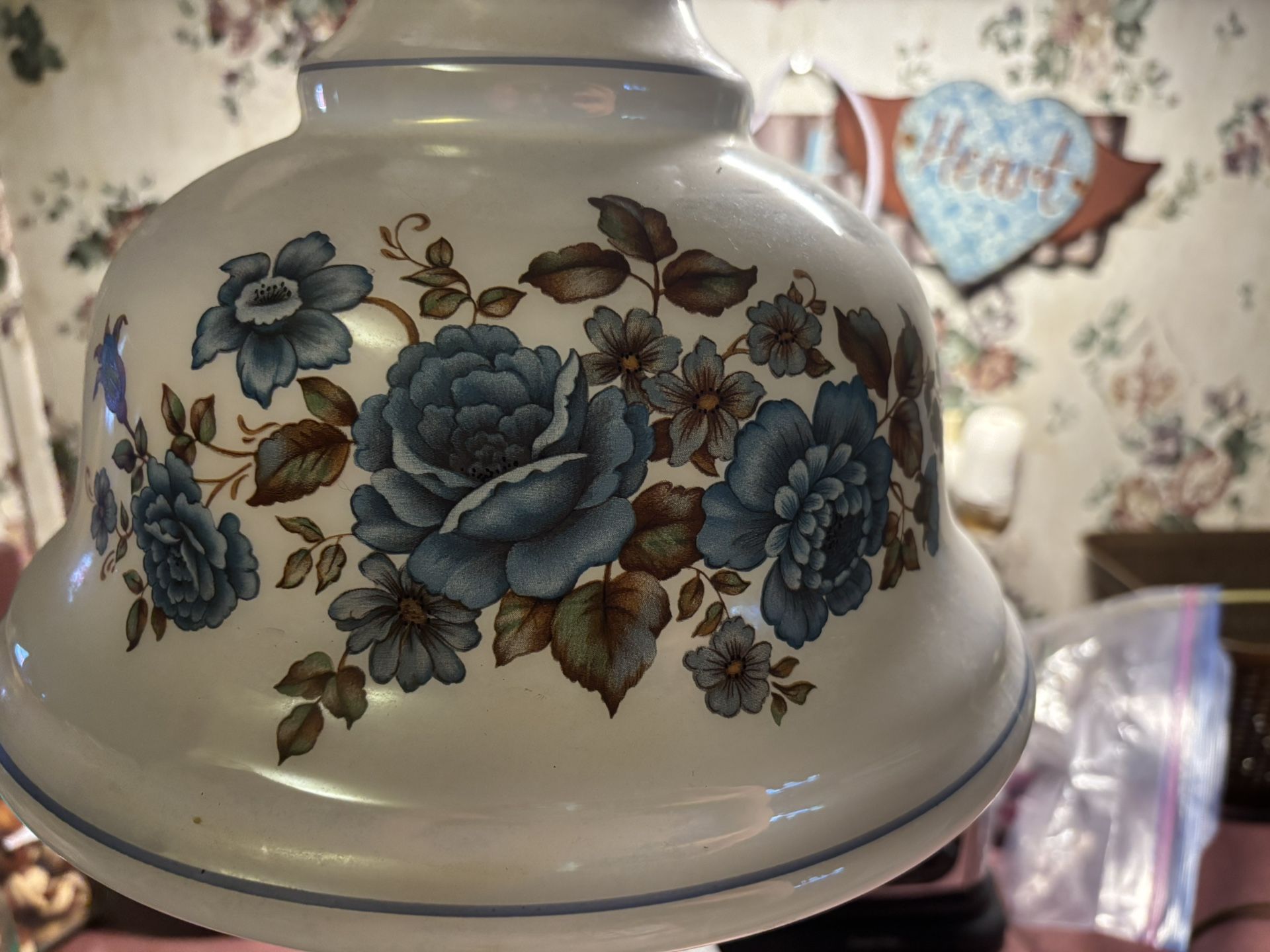 Very old vintage lamp, and great condition