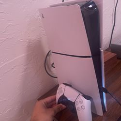 Used PS5 1 controller SELLING ASAP OBO