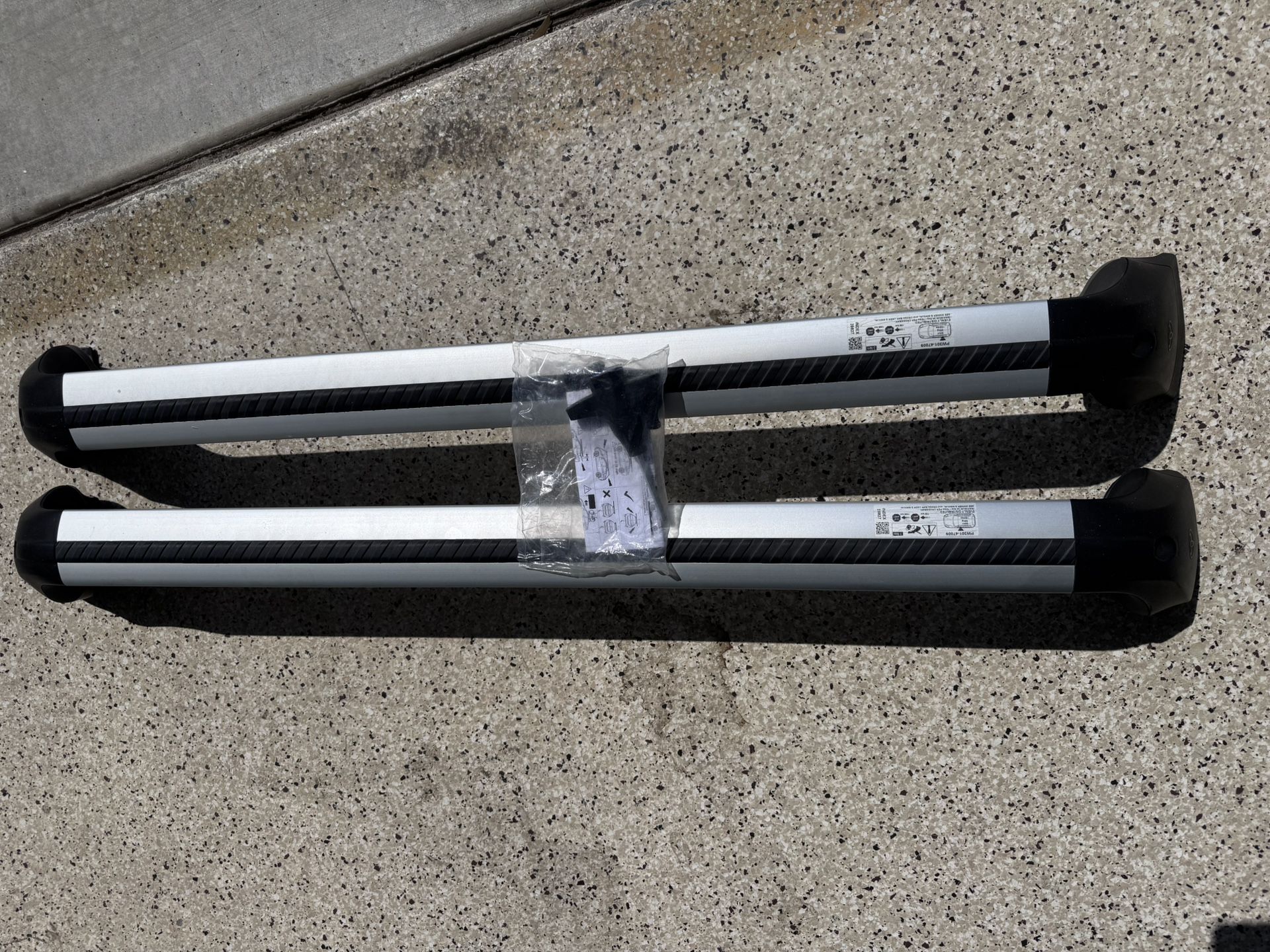 2016-2022 Toyota - Roof Cross Bars, Removable