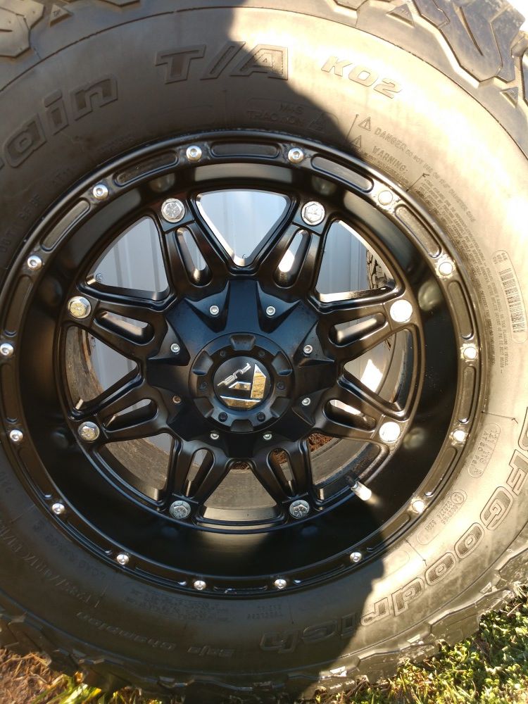 6 Fuel hostage 17 inch rims and bf Goodrich k02 tires size 285/ 70 17