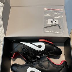 Peloton Cycling Shoes, Women 9 (like new)