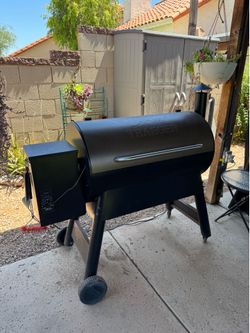 Treager 34 inch Pro series black/bronze pellet smoker. Model TFB88PZB