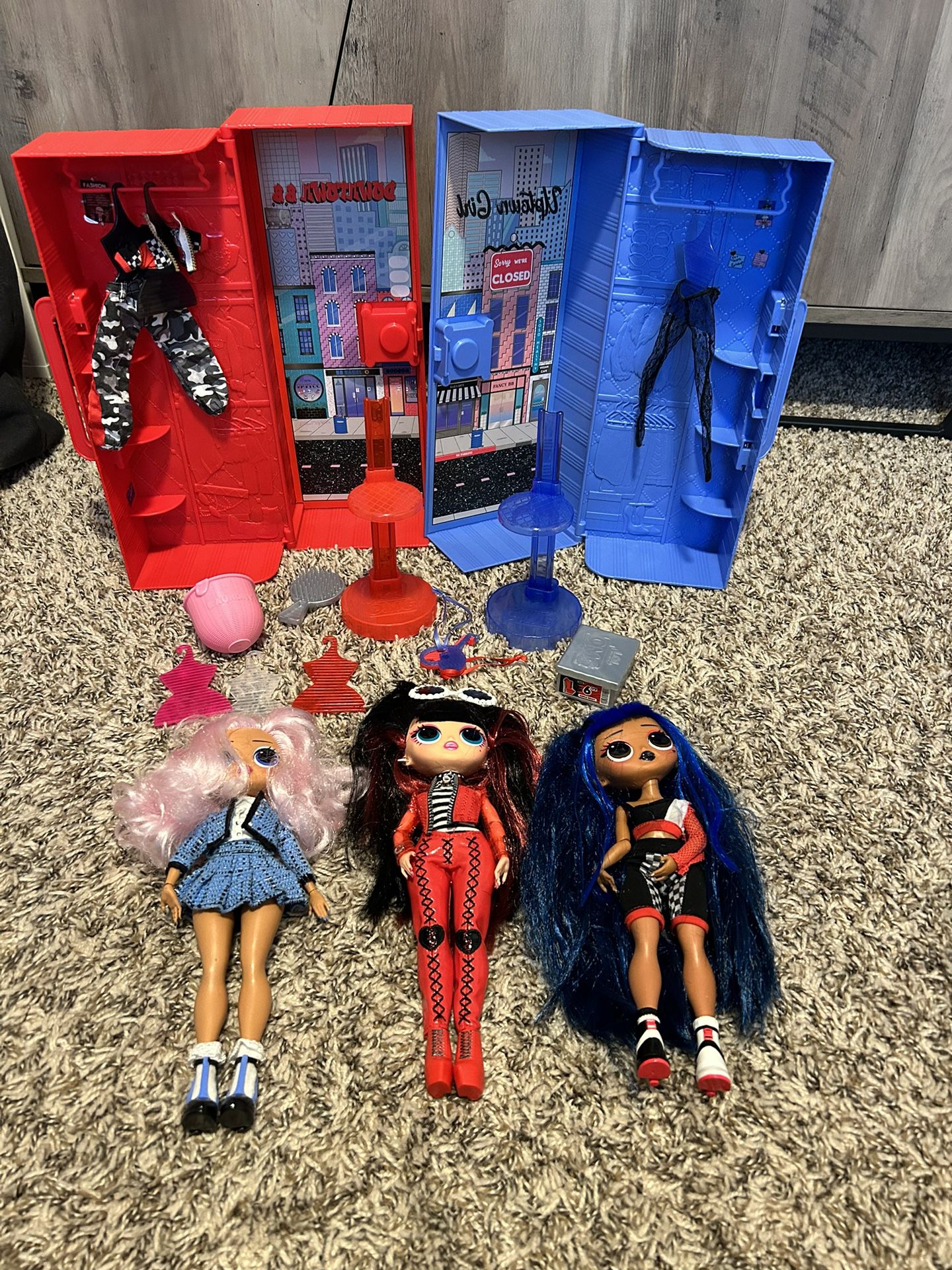 LOL Surprise OMG Dolls Uptown Downtown Red & Blue Lockers with KEYS