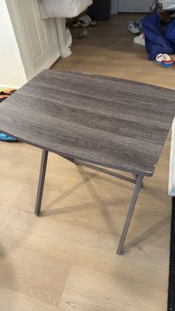 Foldable desk