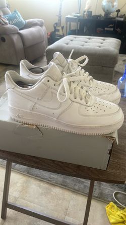 Airforce 1’s size 9 men
