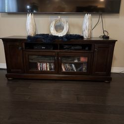 TV. Media Table