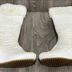 Guess Designer Tall Snow Winter Boots in Box - Size 8.5M