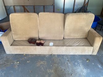 Tan / Beige 3-Seat Couch — Comfortable Sofá