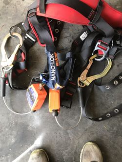 Tree climbing harness