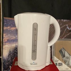 Water or coffee kettle It is a wireless model, which facilitates its use and pouring.