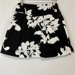 Maurices Women’s Floral Print Mini Skirt Black & White Size Small EUC