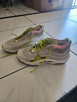 Nike Sneakers Gray Pink Yellow Lace-Up