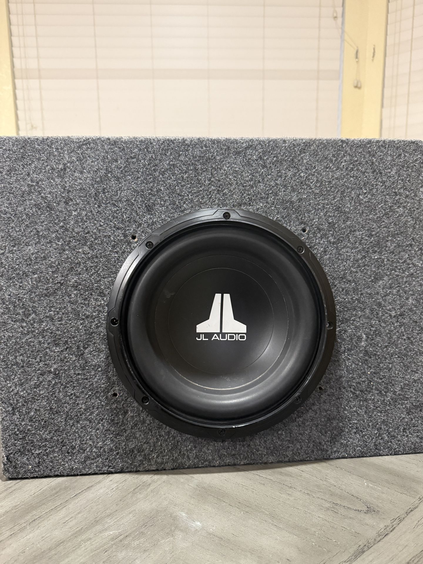 JL Audio 10in W0V3