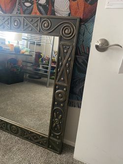 Decorative wall mirror