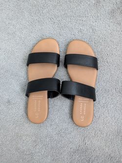 Lauren Conrad Black Sandals Size 8