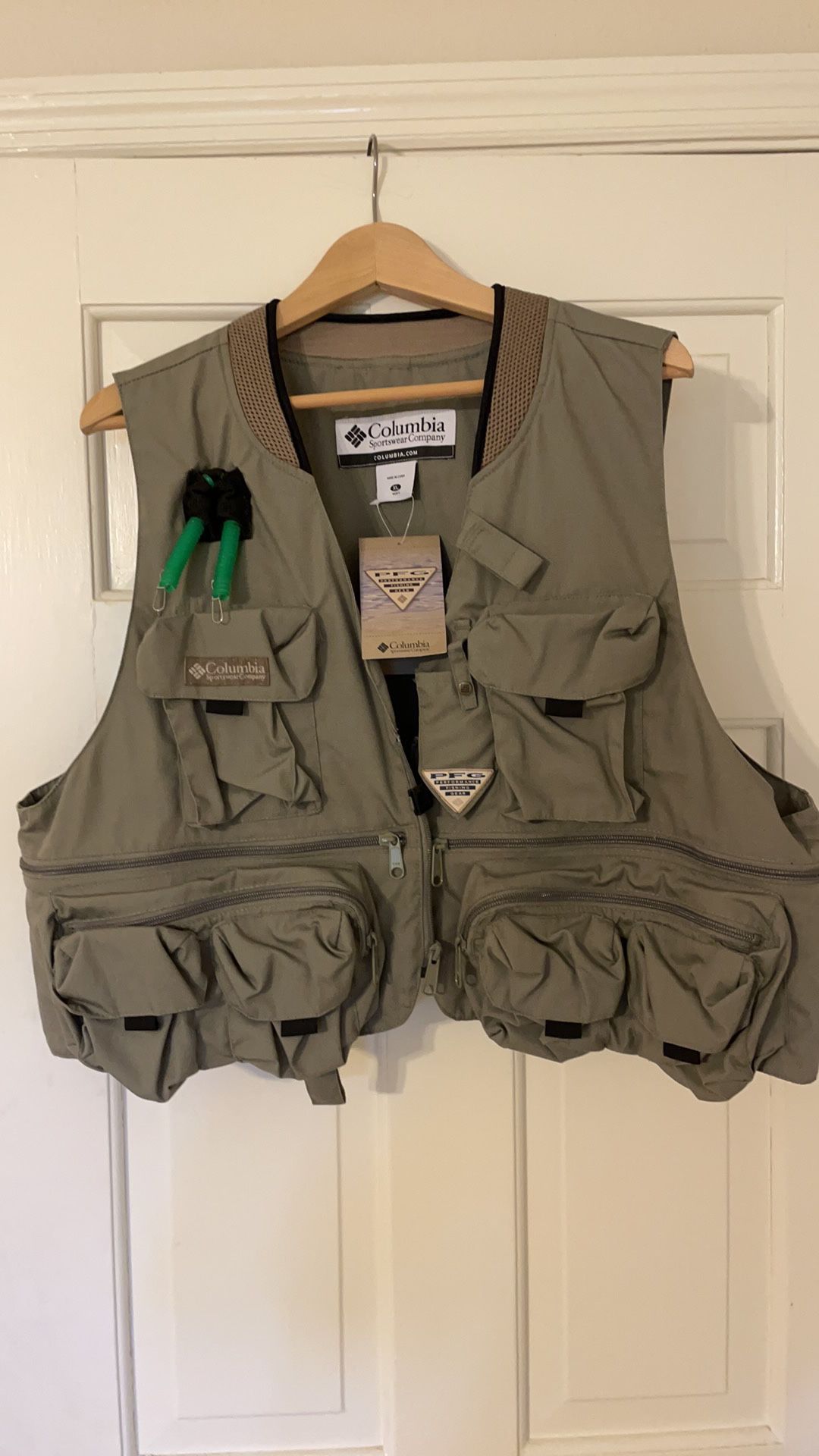 New PFG Columbia Fishing Vest for Sale in Tampa, FL - OfferUp