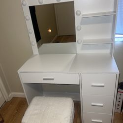 White Vanity With White Chair 