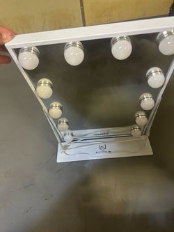 Hollywood Vanity Mirror with LED Bulbs