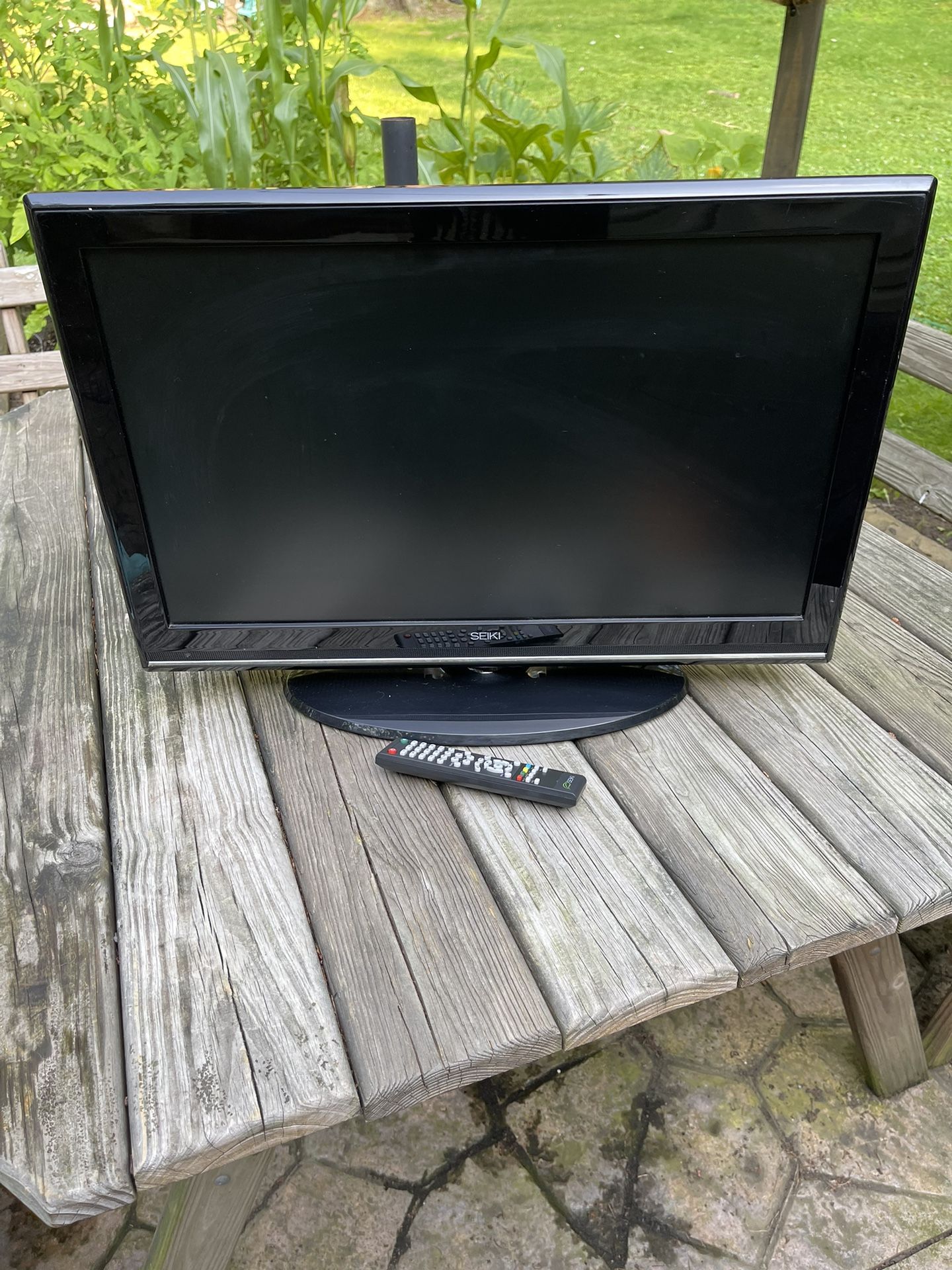 27” Seiki HD Flat Screen TV