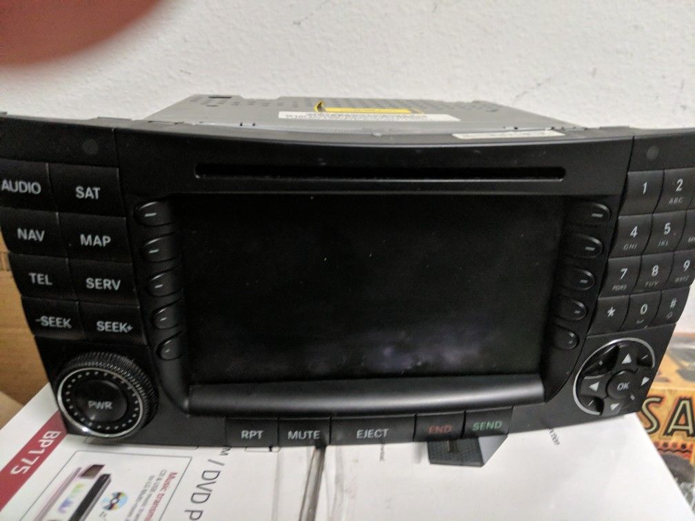 Mercedes Benz Stereo And Head Unit With Navicaton And CD Player Belong To 2006 Model It's Not Working I Did Not Try Fixing It Probably Easy Fix But I