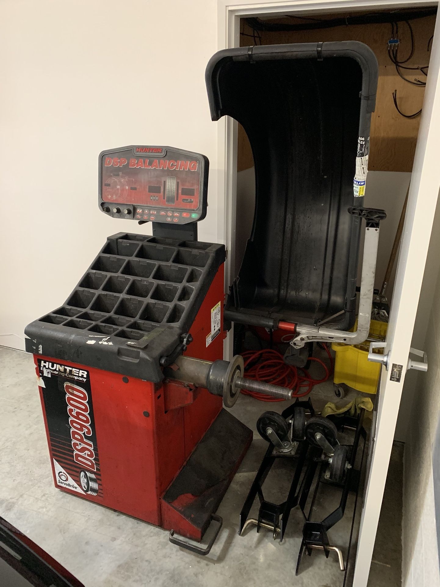 Hunter DSP9600 Wheel balancer machine