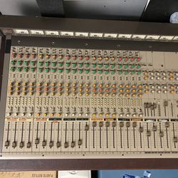 Tascam M-520 Mixer
