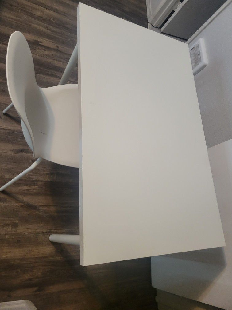 White Table With Chair 