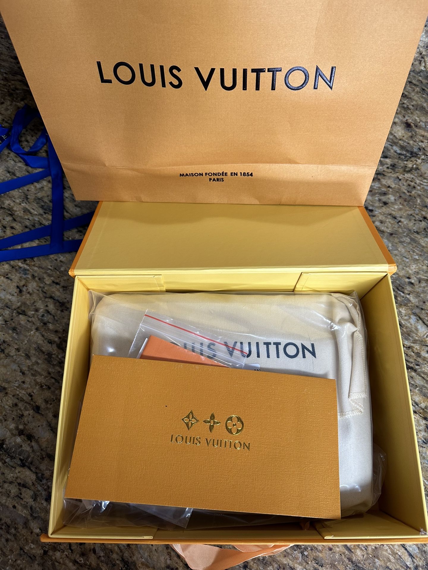 Louis Vuitton Mandarin Orange Leather Satchel Bag LV52082 for Sale in  Pawtucket, RI - OfferUp