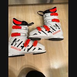 Kids Ski boots Size 6 / 6.5