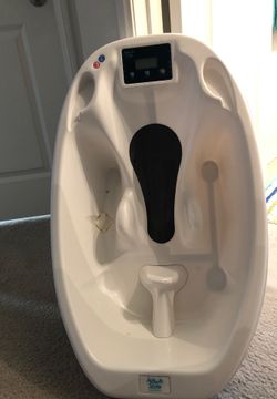 Aqua scale baby bath