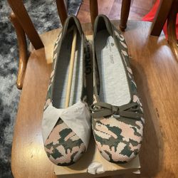 Clarks Women's Cloudstepper Carly Camo Ballet Flats Size 10