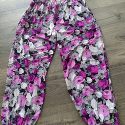 Floral Lounge Silky Pants With Pockets, Like New Condition, Fits S/M.